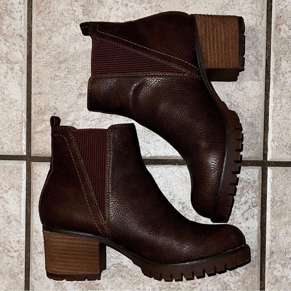 Women’s Dark Brown Lug Sole Booties - Size 8